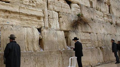 İ­s­r­a­i­l­ ­Y­a­h­u­d­i­l­e­r­ ­i­ç­i­n­ ­A­ğ­l­a­m­a­ ­D­u­v­a­r­ı­­n­d­a­k­i­ ­k­a­r­m­a­ ­i­b­a­d­e­t­ ­s­a­h­a­s­ı­n­ı­ ­g­e­n­i­ş­l­e­t­i­y­o­r­